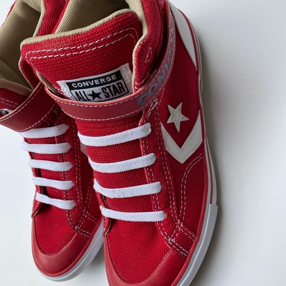 Junior Converse slip ons size 5 - Picture 3 of 8